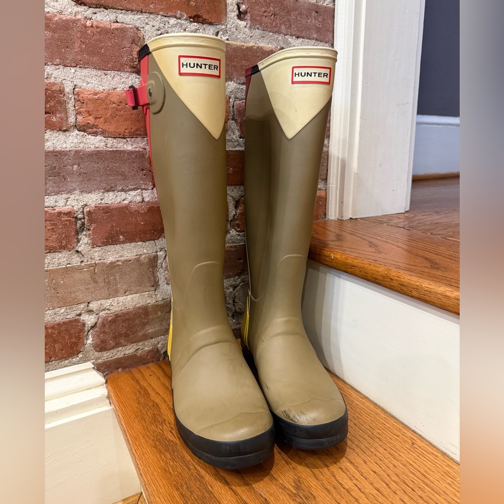 HUNTER Tall Olive + Color Boots - Picture 2 of 9